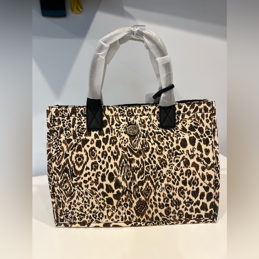 Lilly Pulitzer Winstead Tote NWT - Picture 13 of 16